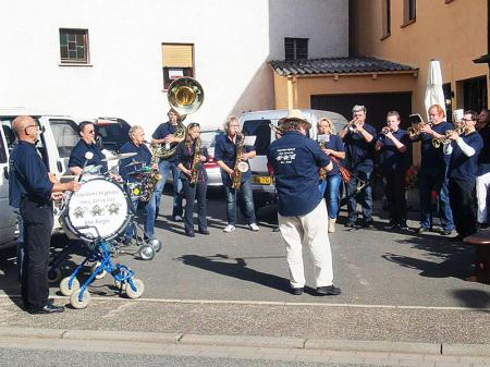 images/images/fotos/wijnfeesten2013/1044813_585295908182624_1230225899_n.jpg