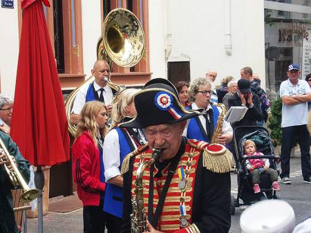 images/images/fotos/wijnfeesten2013/1173648_585295641515984_1388712347_n.jpg