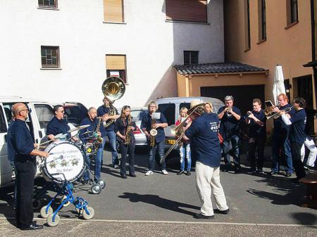 images/images/fotos/wijnfeesten2013/1175646_585295861515962_187957494_n.jpg