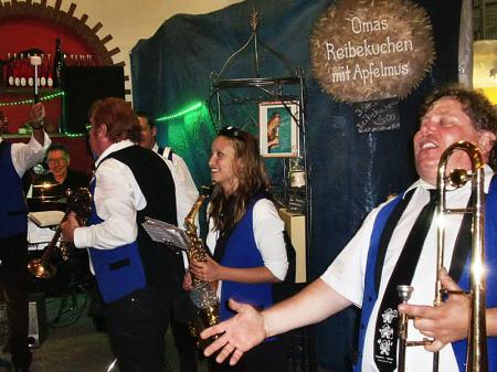 images/images/fotos/wijnfeesten2013/1233367_585295508182664_871764699_n.jpg