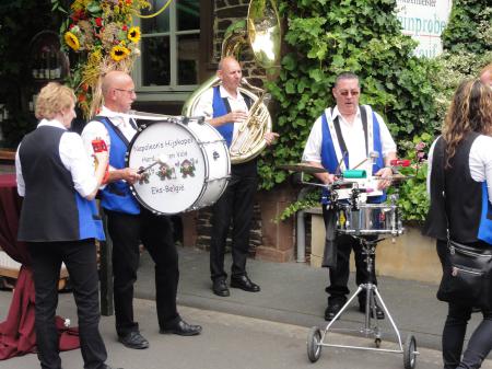 images/images/fotos/wijnfeesten2014/10644180_891127980915490_3599819992187881662_o.jpg