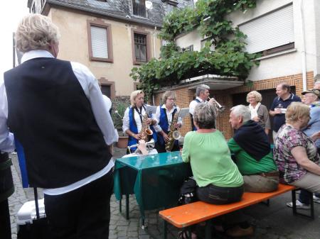 images/images/fotos/wijnfeesten2014/1487911_891126780915610_2664048655255448629_o.jpg